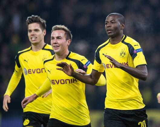 Bilder des Tages - SPORT Jubel nach dem Tor zum 1-0: Julian Weigl, Mario Goetze und Torschuetze Adrian Ramos (vl alleDOR) Fussball international: UEFA Championsleague Saison 2016 2017, Gruppenspiel: Borussia Dortmund - Sporting Lissabon in Dortmund, Deutschland am 02.11.2016,