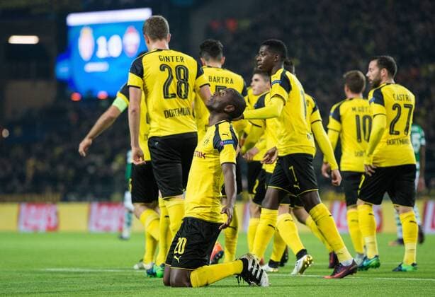 Jubel nach dem Tor zum 1-0: Torschuetze Adrian Ramos (DOR) kniet am Boden und jubelt. Fussball international: UEFA Championsleague Saison 2016 2017, Gruppenspiel: Borussia Dortmund - Sporting Lissabon in Dortmund, Deutschland am 02.11.2016,