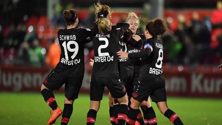Jubel, Freuen, celebrate, happy, cheer , Goal Celebration Bayer 04 Leverkusen zum 2:1, Allianz Frauen-Bundesliga : Bayer 04 Leverkusen - Borussia Mönchengladbach, xmkx