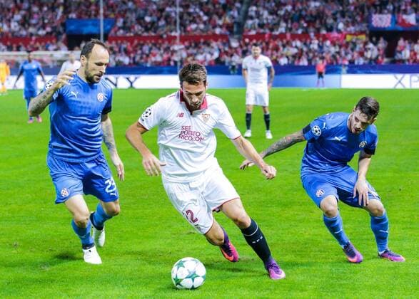 Fußball, CL, FC Sevilla - Dinamo Zagreb FRANCO VÃZQUEZ, GORDON SCHILDENFELD. FC Sevilla vs Dynamo Kiew - Football Champions League  xALFONSOxGAMAZAx xSEVILLAxFCx-xDINAMOx