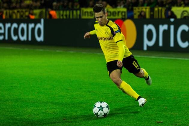 GER, Champions League, Borussia Dortmund vs Sporting Lissabon 02.11.2016, Signal Iduna Park, Dortmund, GER, Champions League, Borussia Dortmund vs Sporting Lissabon, im Bild picture shows: RaphaÃ«l Guerreiro (BVB 13), nordphotox xRauch