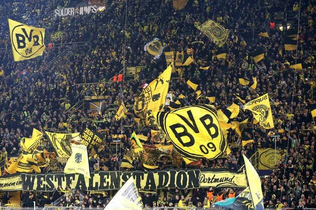 v.li.: Dortmunder Fans , Fussball, UEFA Champions League, Borussia Dortmund - Sporting Lissabon, xtvx