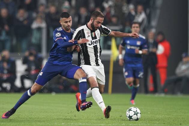 November 2, 2016 - Turin, Italy - Juventus forward Gonzalo Higuain (9) fights for the ball against Olympique Lyonnais midfielder Rachid Ghezzal (11) during the Uefa Champions League group stage football match n.4 JUVENTUS - LYON on 02 11 2016 at the Juventus Stadium in Turin, Italy. Copyright 2016 Juventus v Olympique Lyonnais - UEFA Champions League  - ZUMAn230 20161102_zaa_n230_306