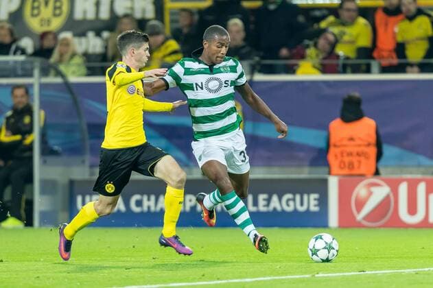 Dortmund, Germany 02.11.2016, UEFA Champions League - 2016 17 Season, Group F - Matchday 4, BV Borussia Dortmund - Sporting Lissabon, Christian Pulisic (BVB) gegen Marvin Zeegelaar (SCP 31) ( DeFodi048