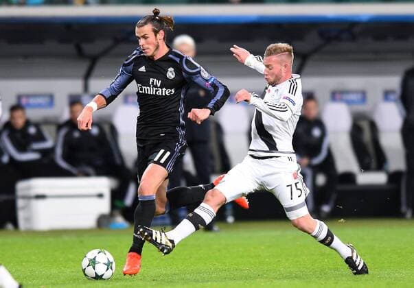 Fußball, CL, Legia Warschau - Real Madrid Fußball Champions League 2016 2017 Legia Warschau - Real Madrid Gareth Bale Thibault Moulin  20161102LUK0208