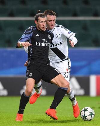 Fußball, CL, Legia Warschau - Real Madrid Fußball Champions League 2016 2017 Legia Warschau - Real Madrid Gareth Bale Miroslav Radovic  20161102LUK0240