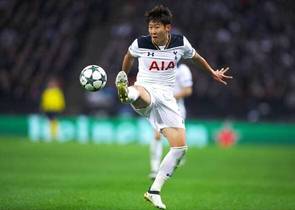 02.11.2016. Wembley, London, England. UEFA Champions League Football. Tottenham Hotspur versus Bayer Leverkusen. Tottenham Hotspur Forward Son Heung-Min controls the ball during a Tottenham attack xMarkxKertonx  ActionPlus11806959