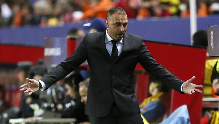 Fußball, CL, FC Sevilla - Dinamo Zagreb Dinamo s Bulgarian coach Ivaylo Petev during the UEFA Champions league 4th round groups phase match between Sevilla and Dinamo Zagreb at Ramon Sanchez Pizjuan stadium in Seville, Andalusia, Spain, 02 November 2016. SEVILLA VS. DINAMO ZAGREB !ACHTUNG: NUR REDAKTIONELLE NUTZUNG!  SEV001 20161102-636137227314774620