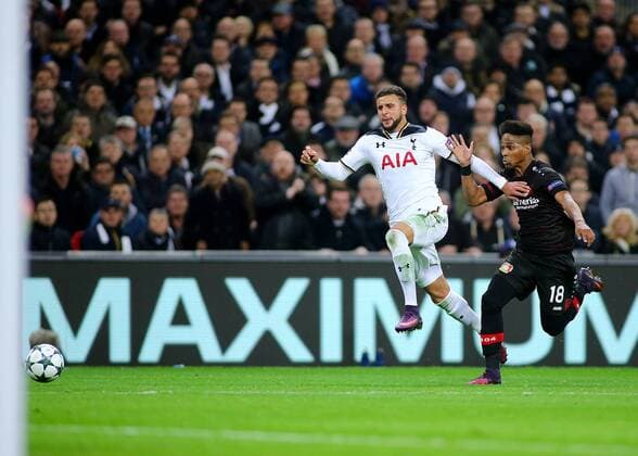 02.11.2016. Wembley, London, England. UEFA Champions League Football. Tottenham Hotspur versus Bayer Leverkusen. Tottenham Hotspur Defender Kyle Walker feels pressure from Bayer Leverkusen Defender Wendell during a Tottenham attack xMarkxKertonx  ActionPlus11806963