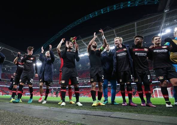 Fußball, CL, Tottenham Hotspur - Bayer Leverkusen Leverkusen s players celebrates at the final whistle during the Tottenham Hotspur - Bayer Leverkusen Champions League group E match at the Wembley Stadium, London. Picture date November 2nd, 2016 Pic David Klein Sportimage EDITORIAL USE ONLY. No use with unauthorised audio, video, data, fixture lists, club league logos or live services. Online in-match use limited to 120 images, no video emulation. No use in betting, games or single club league player publications.