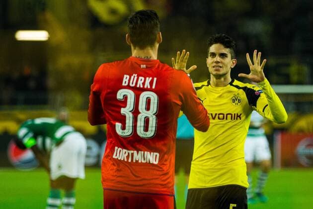GER, Champions League, Borussia Dortmund vs Sporting Lissabon 02.11.2016, Signal Iduna Park, Dortmund, GER, Champions League, Borussia Dortmund vs Sporting Lissabon, im Bild picture shows: Marc Bartra (BVB 5) jubelt mit Roman Bürki (BVB 38) nach dem Schlusspfiff, nordphotox xRauch