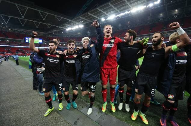 Fußball, CL, Tottenham Hotspur - Bayer Leverkusen Leverkusen s players celebrates at the final whistle during the Tottenham Hotspur - Bayer Leverkusen Champions League group E match at the Wembley Stadium, London. Picture date November 2nd, 2016 Pic David Klein Sportimage EDITORIAL USE ONLY. No use with unauthorised audio, video, data, fixture lists, club league logos or live services. Online in-match use limited to 120 images, no video emulation. No use in betting, games or single club league player publications.