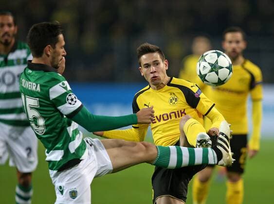02.11.2016, Fussball Champions-League 2016 2017, Vorrunde 4.Spieltag, Borussia Dortmund - Sporting Lissabon, im Signal-Iduna-Park Dortmund. v.l. Paulo Oliveira (Sporting Lissabon) gegen Raphael Guerreiro (Dortmund) 