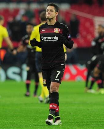 Fußball, CL, Tottenham Hotspur - Bayer Leverkusen Football - 2016 2017 UEFA Champions League - Group E: Tottenham Hotspur vs. Bayer Leverkusen Javier Hernandez of Bayer 04 Leverkusen celebrates with the fans after the match at Wembley. COLORSPORT ANDREW COWIE 