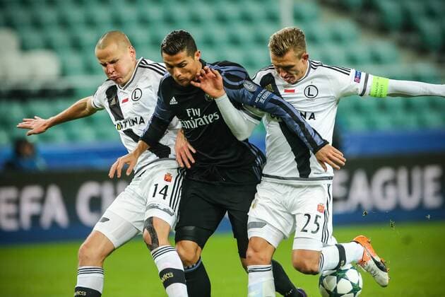 Bilder des Tages - SPORT Legia Warsaw vs Real Madrid The Champions League group F game Legia Warsaw vs Real Madrid on November 2, 2016 in Warsaw, Poland. In the picture:  EN_01231392_0173