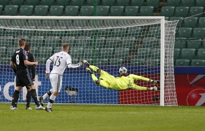 Champions League match between Legia Warsaw and Real Madrid. In this picture, Moulin s goal. xChemaxReyx 
