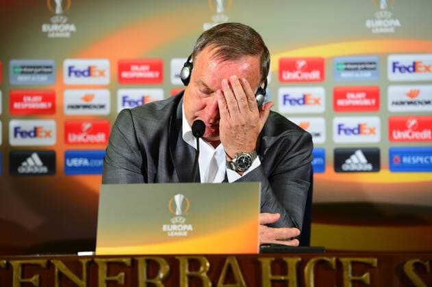 Fenerbahce s Dutch Coach Dick Advocaat attend a press conference PK Pressekonferenz following a training session in Istanbul, Turkey, 02 November 2016. Fenerbahce will face Manchester United ManU in a UEFA Europa League Group a match on 03 November 2016. 