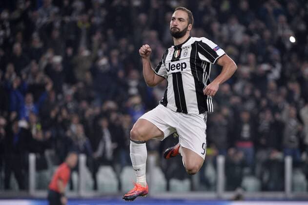 (161103) -- TURIN, Nov. 2, 2016 -- Juventus Gonzalo Higuain celebrates scoring during the UEFA Champions League football match between Juventus and Lyon in Turin, Italy, Nov. 2, 2016. The match ended with a 1-1 draw. ) (SP)ITALY-TURIN-SOCCER-UEFA CHAMPIONS LEAGUE AlbertoxLingria 
