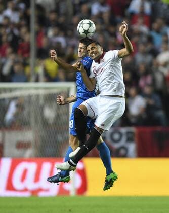 Sevilla,Spain,party belonging to the group stage in the Champions League,facing Sevilla FC - GNK Dinamo Zagreb, Gabriel Mercado and Domagoj Pavicic player fighting the ball in the air, November 2th,2016,PHOTO:Ccristobal Duenas  xCristobalxDuenasx xChampionsxLeaguex2016 17,xSevillaxFCx-xGNKxDinamoxZagrebx