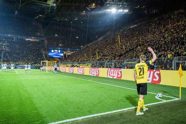 Andre Schuerrle (Borussia Dortmund 21) bei einem Eckball vor der Suedtribuene beim Champions League Spiel zwischen Borussia Dortmund und Sporting Lissabon am 02.11.2016 Dortmund Copyright: xSchülerx xEibner-Pressefotox EP_jse