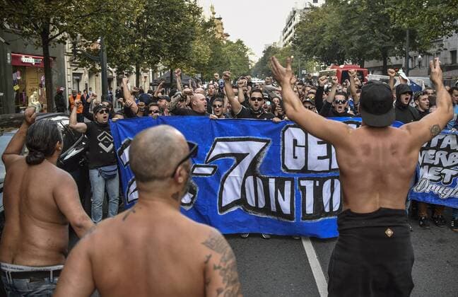 Several KRC Genk s supporters shout slogans in their way to San Mames Stadium to attend the UEFA Europa League s match against Athletic Club in Bilbao, Basque Country, northern Spain, 03 November 2016. EFE Miguel Tona Athletic Club vs KRC Genk !ACHTUNG: NUR REDAKTIONELLE NUTZUNG!  20161103-636137956577501973