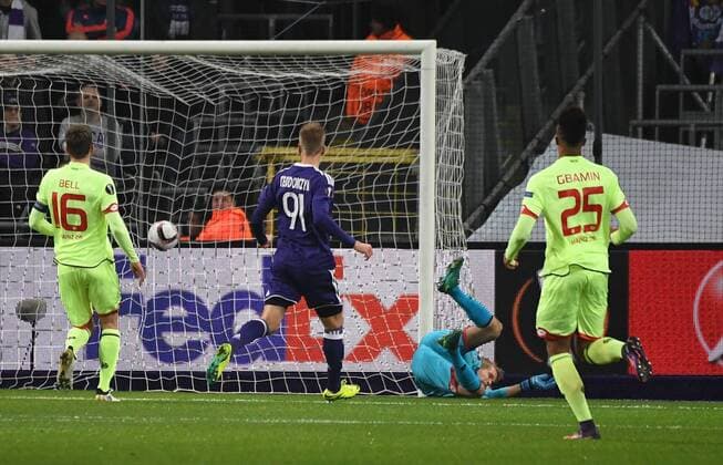 03.11.2016, xjhx, Fussball UEFA Europa League, RSC Anderlecht - FSV Mainz 05, emspor, v.l. Lukasz Teodorczyk (RSC Anderlecht), Jonas Loessl (FSV Mainz 05), Nicolae Stanciu (RSC Anderlecht) Goal scored, Tor zum 1:0 Anderlecht