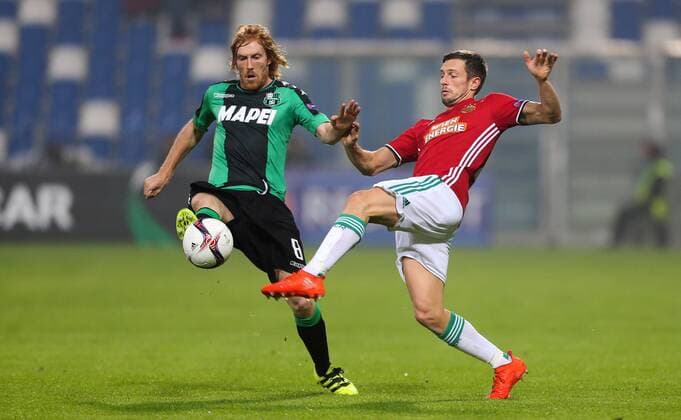 SOCCER - EL, Sassuolo vs Rapid REGGIO EMILIA,ITALY,03.NOV.16 - SOCCER - UEFA Europa League, group stage, US Sassuolo Calcio vs SK Rapid Wien. Image shows Davide Biondini (Sassuolo) and Thomas Schrammel (Rapid). Keywords: Wien Energie. GEPAxpictures xPhilippxBrem