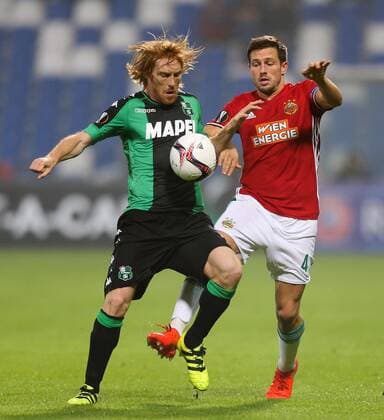 SOCCER - EL, Sassuolo vs Rapid REGGIO EMILIA,ITALY,03.NOV.16 - SOCCER - UEFA Europa League, group stage, US Sassuolo Calcio vs SK Rapid Wien. Image shows Davide Biondini (Sassuolo) and Thomas Schrammel (Rapid). Keywords: Wien Energie. GEPAxpictures xPhilippxBrem