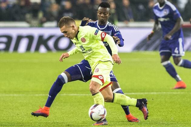Mainz midfielder Pablo De Blasis and Anderlecht s Emmanuel Sowah fight for the ball during a soccer game between Belgian team RSC Anderlecht and German club 1. FSV Mainz 05, Thursday 03 November 2016 in Brussels, the fourth game of the group stage of the Europa League competition in the group C. LAURIExDIEFFEMBACQ  x04971659x