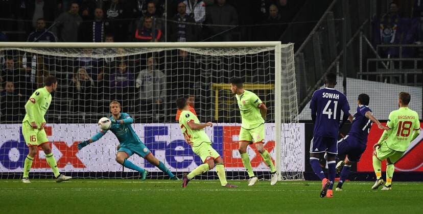 03.11.2016, xjhx, Fussball UEFA Europa League, RSC Anderlecht - FSV Mainz 05, emspor, v.l. Jonas Loessl (FSV Mainz 05), Nicolae Stanciu (RSC Anderlecht) Goal scored, Tor zum 2:1 Anderlecht