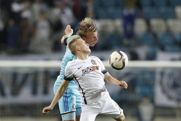 (L-R) Ivan Petriak of FC Zorya Luhansk, Dirk Kuyt of Feyenoordduring the Europa League group A match between Zorya Luhansk and Feyenoord on Novemer 3, 2016 at the Chernomorets stadium in Odessa, Ukraine. Zorya Luhansk v Feyenoord UEFA Europa League 2016 2017 xVIxxIVx 6515950