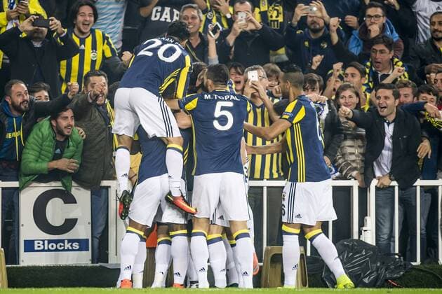 Fenerbahce celebrate the goal of Moussa Sow of Fenerbahceuring the UEFA Europa Leaguegroup A match between Fenerbahce and Manchester United ManU on November 3, 2016 at the Sukru Saracoglu stadium in Istanbul, Turkey Fenerbahce SK v Manchester United UEFA Europa League 2016 2017 xVIxGerritxvanxKeulenxIVx 6516015