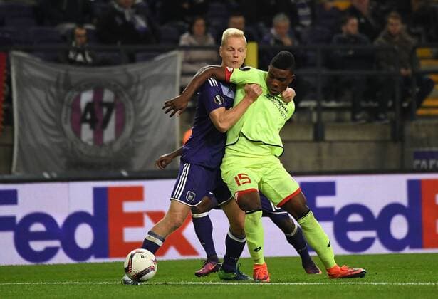 03.11.2016, xjhx, Fussball UEFA Europa League, RSC Anderlecht - FSV Mainz 05, emspor, v.l. Olivier Deschacht (RSC Anderlecht), Jhon Cordoba (FSV Mainz 05) Anderlecht
