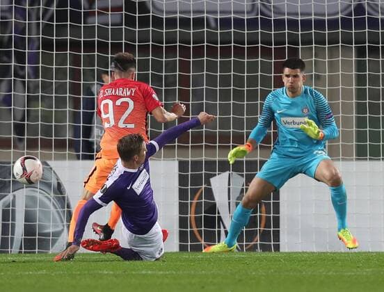 SOCCER - EL, A.Wien vs Roma VIENNA,AUSTRIA,03.NOV.16 - SOCCER - UEFA Europa League, group stage, FK Austria Wien vs AS Roma. Image shows Jens Stryger Larsen (A.Wien), Stephan El Shaarawy (Roma) and Osman Hadzikic (A.Wien). GEPAxpictures xChristianxOrt
