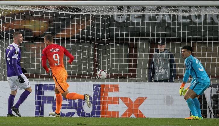 SOCCER - EL, A.Wien vs Roma VIENNA,AUSTRIA,03.NOV.16 - SOCCER - UEFA Europa League, group stage, FK Austria Wien vs AS Roma. Image shows Petar Filipovic (A.Wien), Edin Dzeko (Roma) and Osman Hadzikic (A.Wien). GEPAxpictures xMarioxKneisl