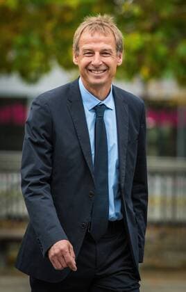 Erfurt , 031116 , 42. Ordentlicher DFB Bundestag in Erfurt Im Bild: Jürgen Klinsmann (52) wird fünfter Ehrenspielführer des DFB