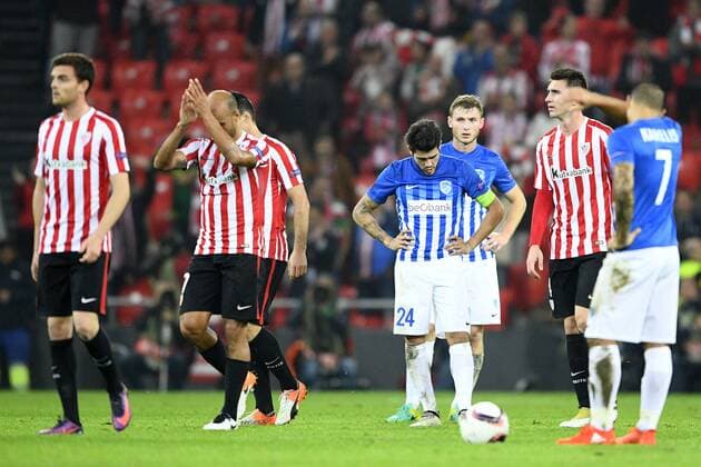 Genk s Alejandro Pozuelo (C) pictured during a soccer game between Spanish Club Athletic Bilbao and Belgian team KRC Genk in Bilbao, Spain, Thursday 03 November 2016, the fourth game of the group stage of the Europa League competition in Group F. YORICKxJANSENS  x04971832x