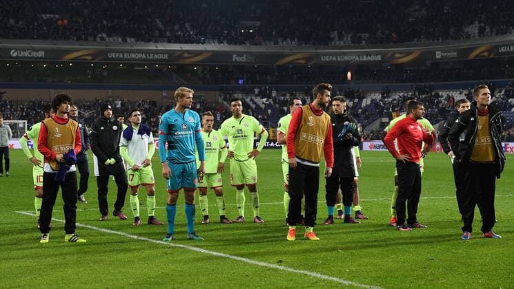 03.11.2016, xjhx, Fussball UEFA Europa League, RSC Anderlecht - FSV Mainz 05, emspor, v.l. Jonas Loessl (FSV Mainz 05) und Team enttaeuscht, enttaeuscht schauend, dissapointed Anderlecht