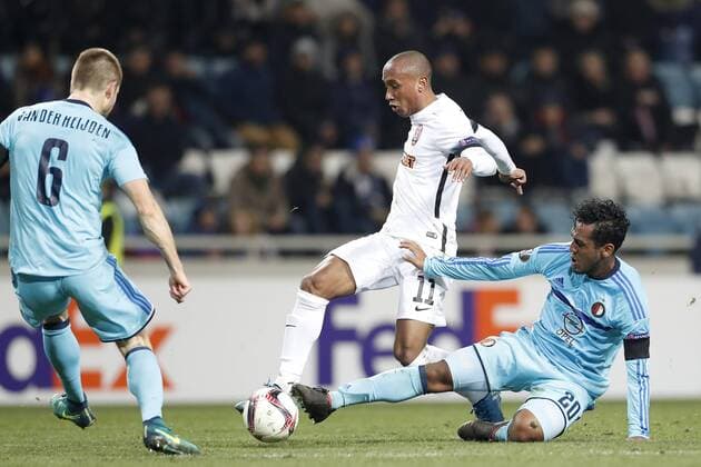 (L-R) Jan-Arie van der Heijden of Feyenoord, Paulinho of FC Zorya Luhansk, Renato Tapia of Feyenoordduring the Europa League group A match between Zorya Luhansk and Feyenoord on Novemer 3, 2016 at the Chernomorets stadium in Odessa, Ukraine. Zorya Luhansk v Feyenoord UEFA Europa League 2016 2017 xVIxxIVx 6516681