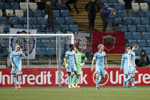 (L-R) Rick Karsdorp of Feyenoord, Terence Kongolo of Feyenoord, keeper Brad Jones of Feyenoord, Dirk Kuyt of Feyenoord, Renato Tapia of Feyenoord, Jan-Arie van der Heijden of Feyenoordduring the Europa League group A match between Zorya Luhansk and Feyenoord on Novemer 3, 2016 at the Chernomorets stadium in Odessa, Ukraine. Zorya Luhansk v Feyenoord UEFA Europa League 2016 2017 xVIxxIVx 6516685