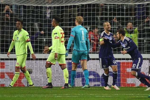 03.11.2016, xjhx, Fussball UEFA Europa League, RSC Anderlecht - FSV Mainz 05, emspor, v.l. Massimo Bruno (RSC Anderlecht) celebrate the goal, Torjubel zum 4:1, Jonas Loessl (FSV Mainz 05) enttaeuscht, enttaeuscht schauend, dissapointed Anderlecht