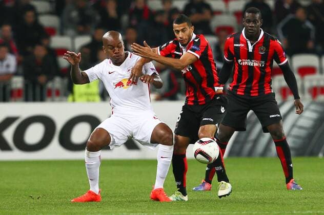 SOCCER - EL, Nice vs RBS NICE,FRANCE,03.NOV.16 - SOCCER - UEFA Europa League, group stage, OGC Nice vs Red Bull Salzburg. Image shows Andre Wisdom, Younes Belhanda and Mario Balotelli (Nice). GEPAxpictures xFelixxRoittner