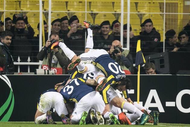 Bilder des Tages - SPORT Fenerbahce celebrate the goal of Jeremain Lens of Fenerbahceuring the UEFA Europa Leaguegroup A match between Fenerbahce and Manchester United ManU on November 3, 2016 at the Sukru Saracoglu stadium in Istanbul, Turkey Fenerbahce SK v Manchester United UEFA Europa League 2016 2017 xVIxGerritxvanxKeulenxIVx 6516778