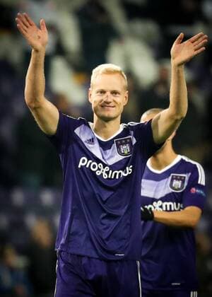 Anderlecht s Olivier Deschacht celebrates after winning a soccer game between Belgian team RSC Anderlecht and German club 1. FSV Mainz 05, Thursday 03 November 2016 in Brussels, the fourth game of the group stage of the Europa League competition in the group C. VIRGINIExLEFOUR  x04971895x
