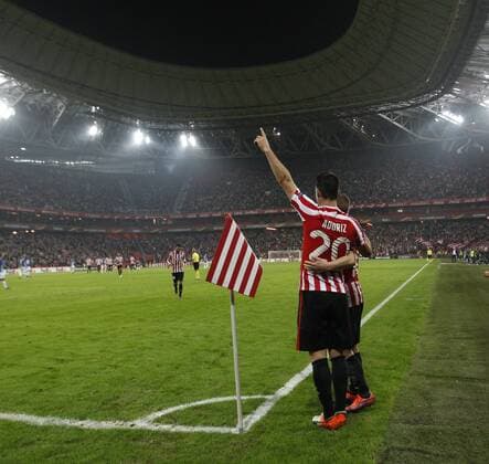 DAVID S. BUSTAMANTE 03 11 2016 BILBAO PAIS VASCO Partido de la 4 Jornada de la Fase de Grupos de la Uefa Europa League entre el Athletic de Bilbao y el KRC Genk en el Estadio de San Mames. Celebracion del cuarto gol de Aritz Aduriz FC Sevilla vs Dynamo Kiew - Football Champions League  xDAVIDxS.xBUSTAMANTEx xx