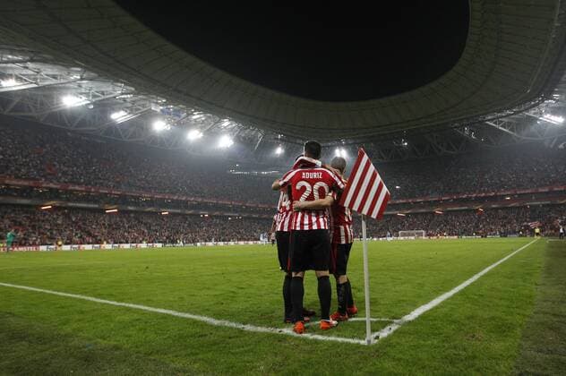 DAVID S. BUSTAMANTE 03 11 2016 BILBAO PAIS VASCO Partido de la 4 Jornada de la Fase de Grupos de la Uefa Europa League entre el Athletic de Bilbao y el KRC Genk en el Estadio de San Mames. Celebracion del cuarto gol de Aritz Aduriz FC Sevilla vs Dynamo Kiew - Football Champions League  xDAVIDxS.xBUSTAMANTEx xx