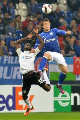 GER, Europa League, FC Schalke 04 vs FK Krasnodar 03.11.2016, Veltins-Arena, Gelsenkirchen, GER, Europa League, FC Schalke 04 vs FK Krasnodar, im Bild im Kopfballduell von links: Eboue Kouassi ( Krasnodar 38 ), Yevhen Konoplyanka ( Schalke 11 ) Foto © nordphoto Treese nordphotoxTreese