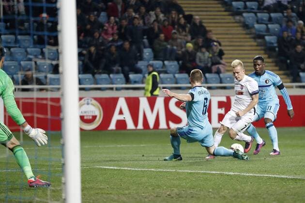 (L-R) keeper Brad Jones of Feyenoord, Jan-Arie van der Heijden of Feyenoord, Vladyslav Kulach of FC Zorya Luhansk, Eljero Elia of Feyenoordduring the Europa League group A match between Zorya Luhansk and Feyenoord on Novemer 3, 2016 at the Chernomorets stadium in Odessa, Ukraine. Zorya Luhansk v Feyenoord UEFA Europa League 2016 2017 xVIxxIVx 6516885