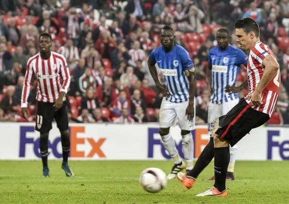 Athletic Bilbao s striker Aritz Aduriz scores his fifth goal against KRC Genk during the UEFA Europa League s group F match at San Mames Stadium in Bilbao, Basque Country, northern Spain, 03 November 2016. ATHLETIC BILBAO VS. GENK !ACHTUNG: NUR REDAKTIONELLE NUTZUNG!  BIL001 20161103-636138053679738230