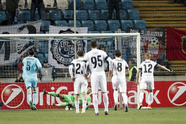 (L-R) Marko Vejinovic of Feyenoord, keeper Brad Jones of Feyenoord, Zeljko Ljubenovic of FC Zorya Luhansk, Eduard Sobo of FC Zorya Luhansk, Ihor Kharatin of FC Zorya Luhansk, Rafael Forster of FC Zorya Luhansk keeper Brad Jones of Feyenoord saves penaltyduring the Europa League group A match between Zorya Luhansk and Feyenoord on Novemer 3, 2016 at the Chernomorets stadium in Odessa, Ukraine. Zorya Luhansk v Feyenoord UEFA Europa League 2016 2017 xVIxxIVx 6516951
